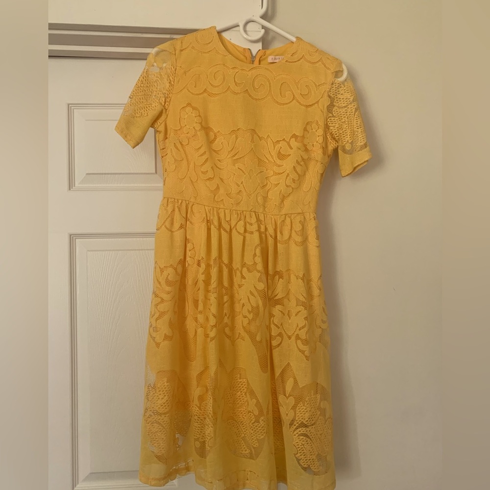 Yellow lace dress women’s small